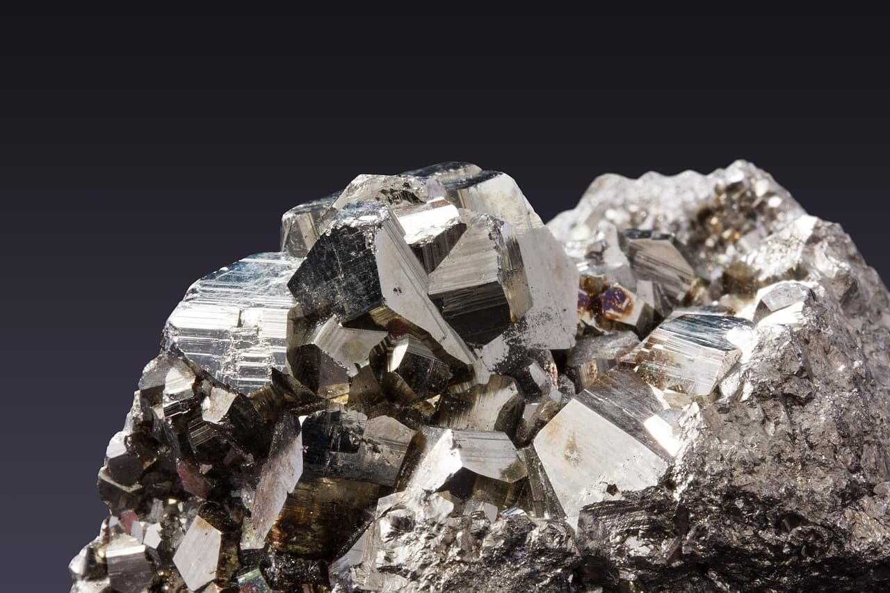 Pyrit kaufen: Goldener Kristall für Schutz und Energie