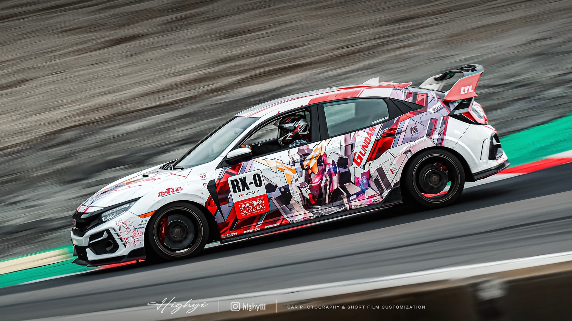Ihr persönliches Anime Car: Fahrzeugbeschriftungen, die Blicke auf sich ziehen