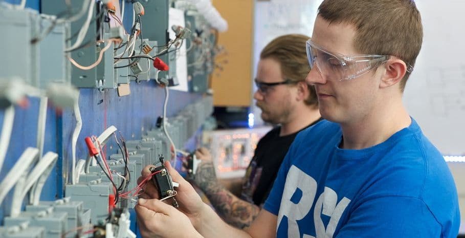 Sicherheit geht vor: Notfall Elektriker in der Nähe kontaktieren