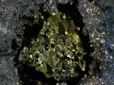 Pyrit kaufen: Goldener Kristall für Schutz und Energie