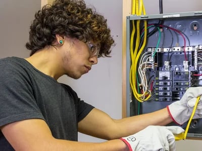 Prüfung elektrischer Anlagen: Wichtige Normen und Richtlinien