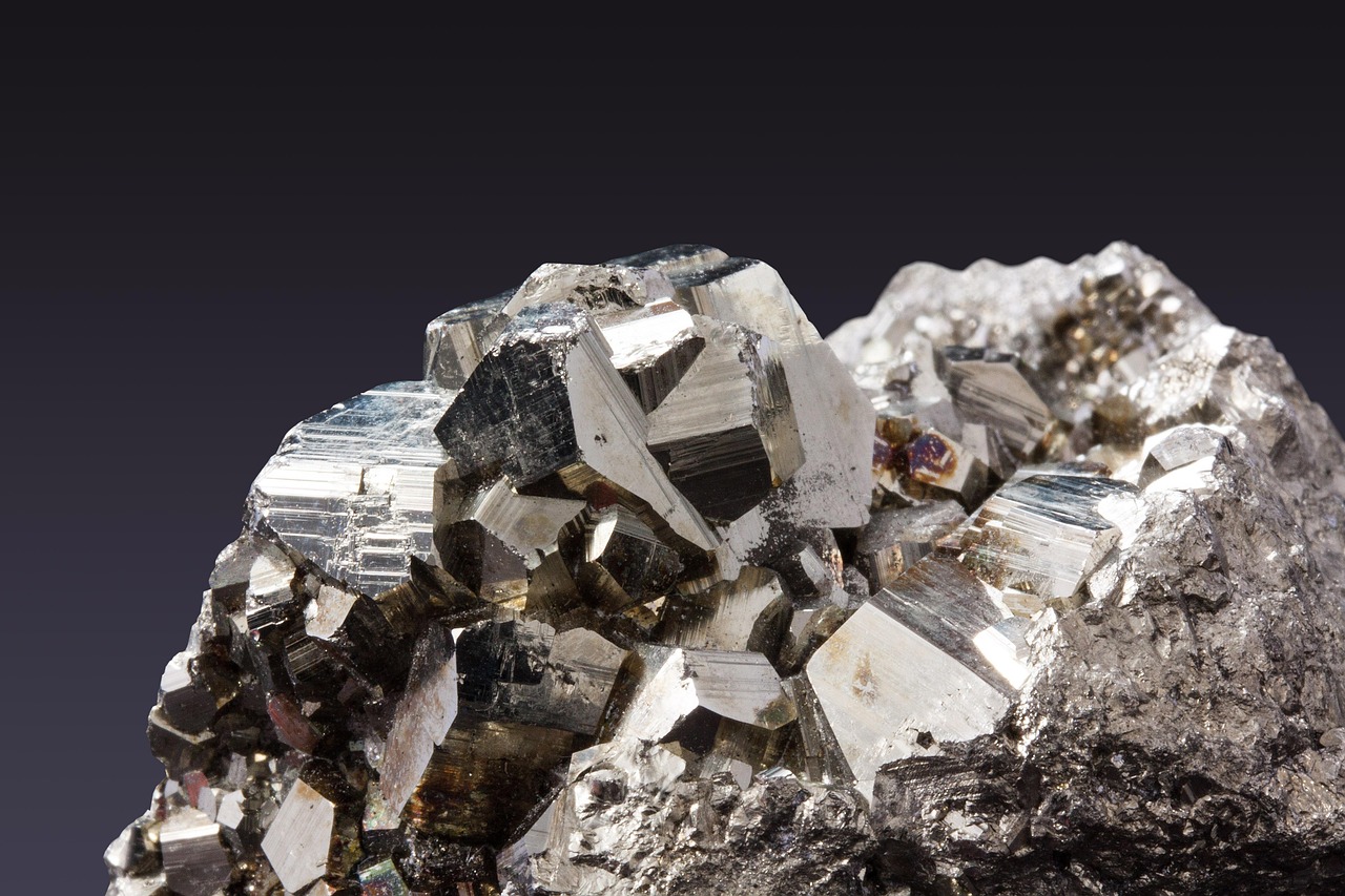 Pyrit kaufen: Goldener Kristall für Schutz und Energie