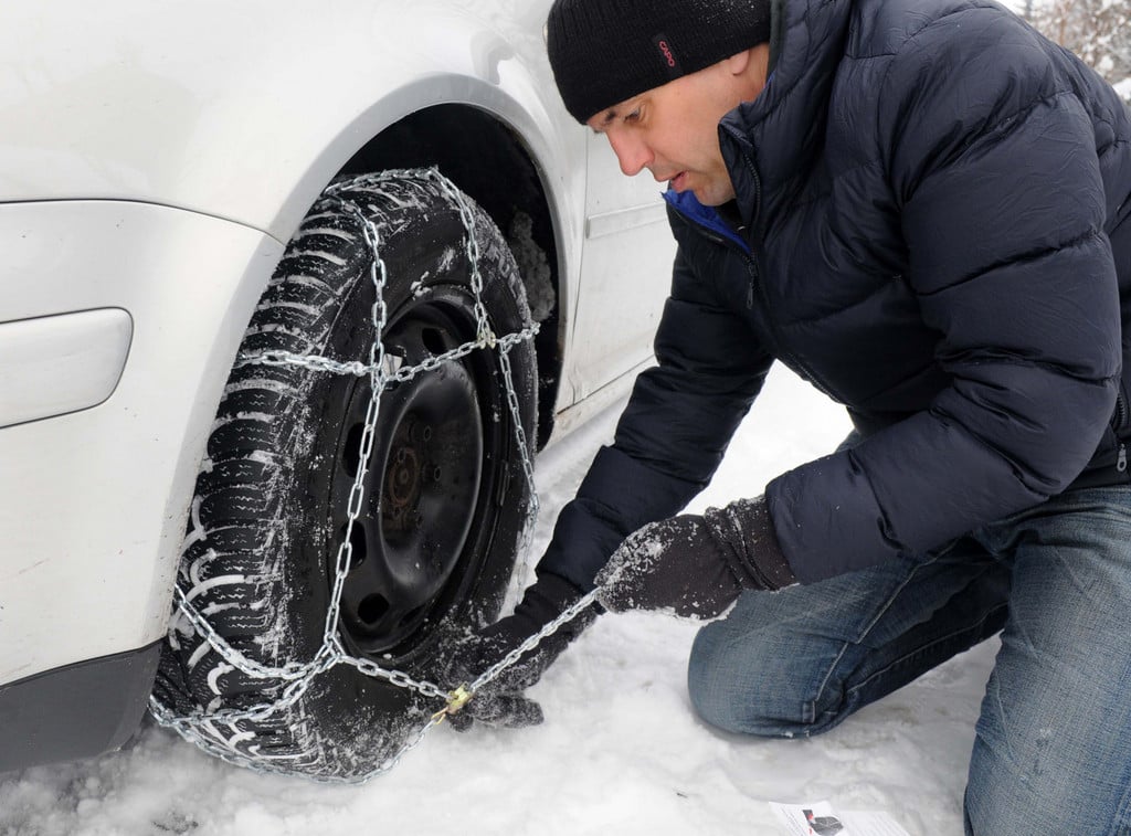 Schneeketten für LKW: Wie Sie die richtigen Ketten für schwere Fahrzeuge wählen