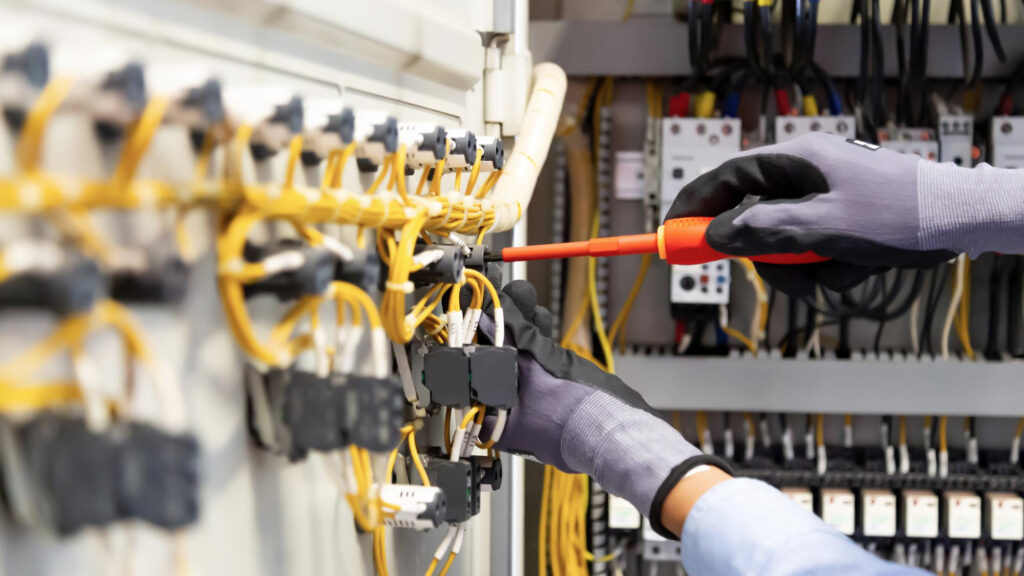 Elektrosicherheit durch UVV Prüfung gemäß DGUV Vorschrift 3 gewährleisten