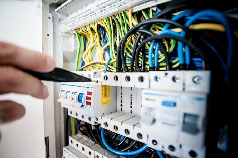 Elektrosicherheit durch UVV Prüfung gemäß DGUV Vorschrift 3 gewährleisten