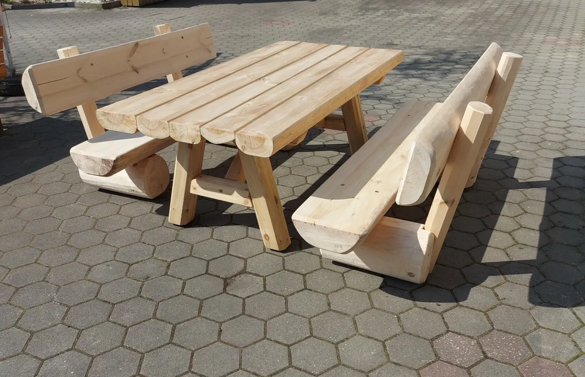 Nature's Seat: Einfachheit mit Holzbänke Massiv Designs