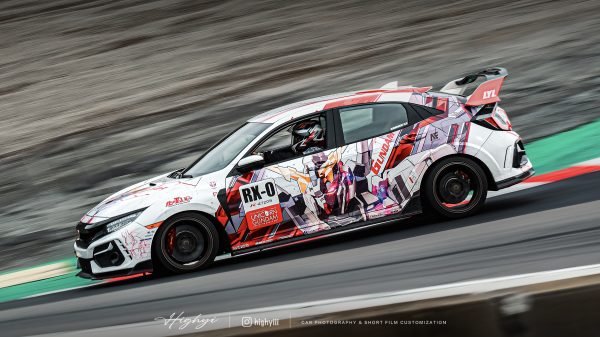 Ihr persönliches Anime Car: Fahrzeugbeschriftungen, die Blicke auf sich ziehen